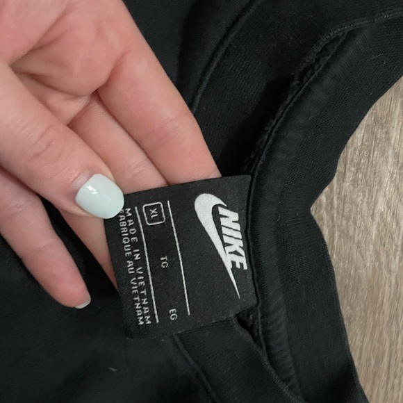 Men's Nike Club Fleece Crew
by Nike- LIKE NEW! - Picture 2 of 2